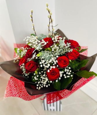 Dozen Rose Deluxe Handtied