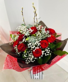 Dozen Rose Deluxe Handtied